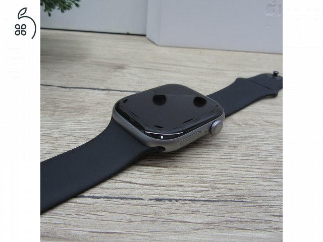 Apple Watch Series 11 46 mm – használt, karcmentes, 100% akku, garanciás 2029.01.08-ig