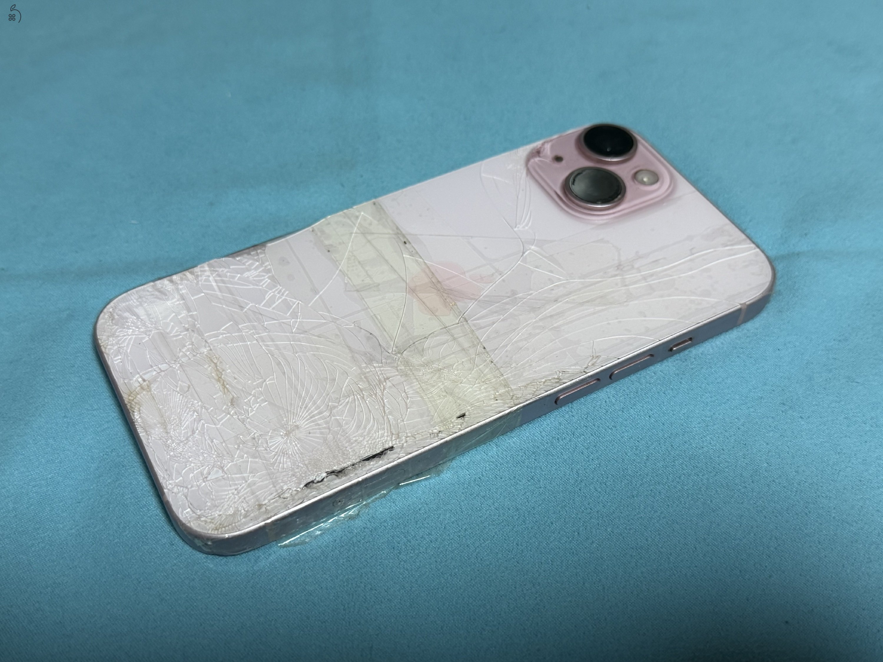 Hibás iPhone 15 – 128 GB, kártyafüggetlen – alkatrésznek vagy javításra