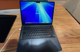 Apple MacBook Air M2 13” – alacsony ciklusszám, Epico bőrtokkal