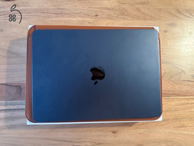 Apple MacBook Air M2 13” – alacsony ciklusszám, Epico bőrtokkal