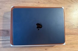 Apple MacBook Air M2 13” – alacsony ciklusszám, Epico bőrtokkal