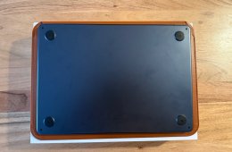 Apple MacBook Air M2 13” – alacsony ciklusszám, Epico bőrtokkal