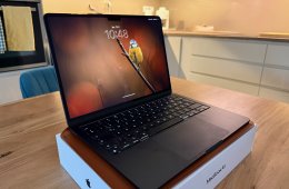 Apple MacBook Air M2 13” – alacsony ciklusszám, Epico bőrtokkal