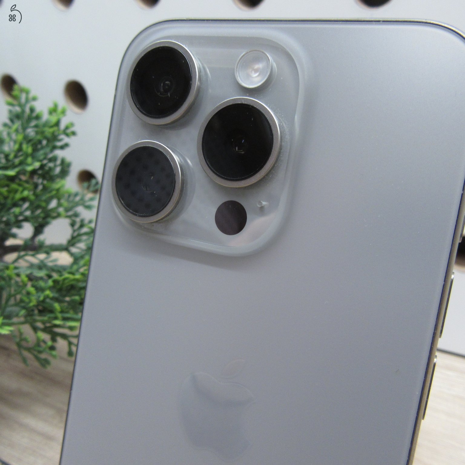 Apple iPhone 15 Pro 128GB Natural Titanium használt, karcmentes 92% akku – 6 hónap garancia