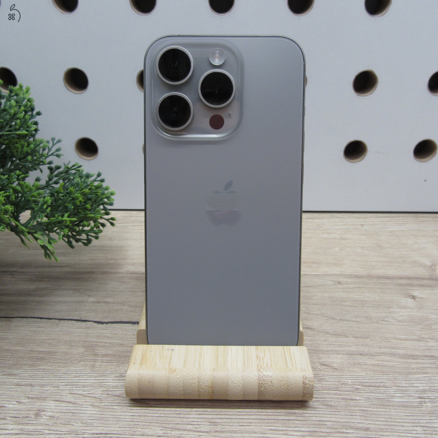 Apple iPhone 15 Pro 128GB Natural Titanium használt, karcmentes 92% akku – 6 hónap garancia