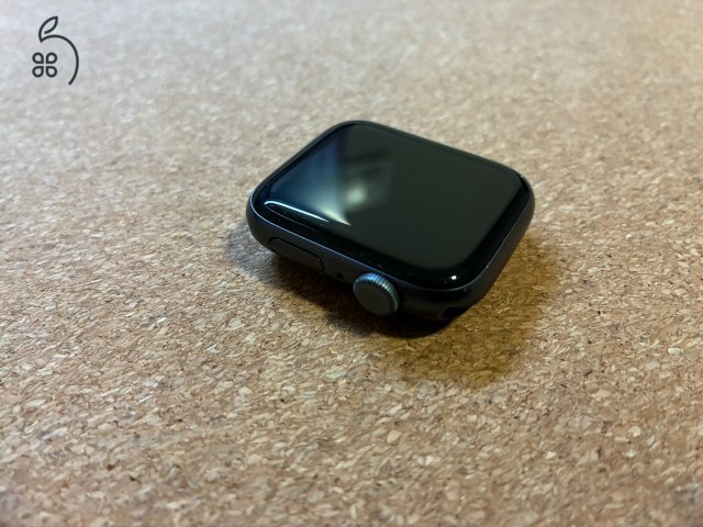 Apple Watch SE 1 (2020) GPS - 44mm, A2352, Asztroszürke - használt