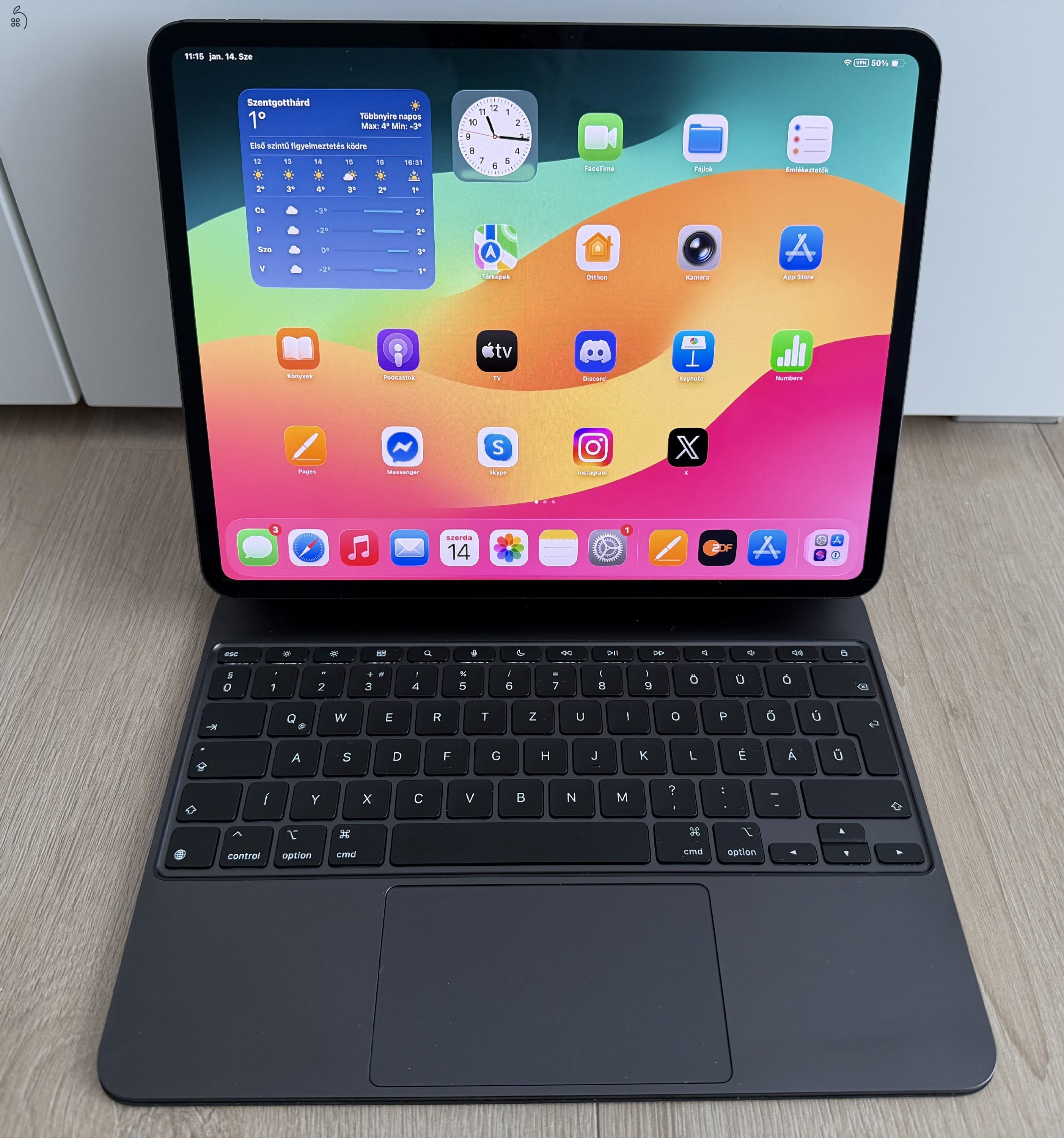 Apple iPad Pro M4 13″ + Apple Magic Keyboard 