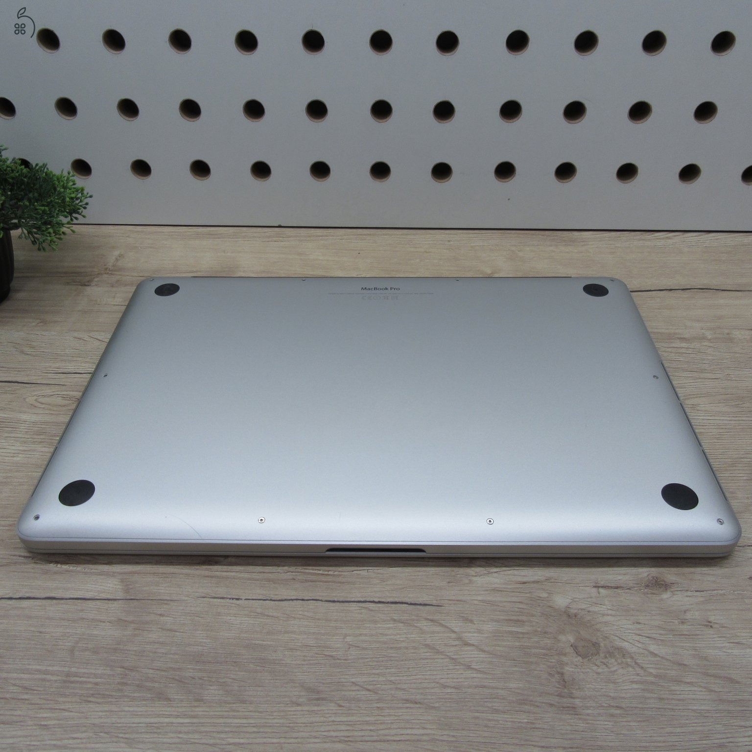 Apple MacBook Pro Retina 15 (Mid 2015) 16GB/500GB használt, megkímélt, akku 86%