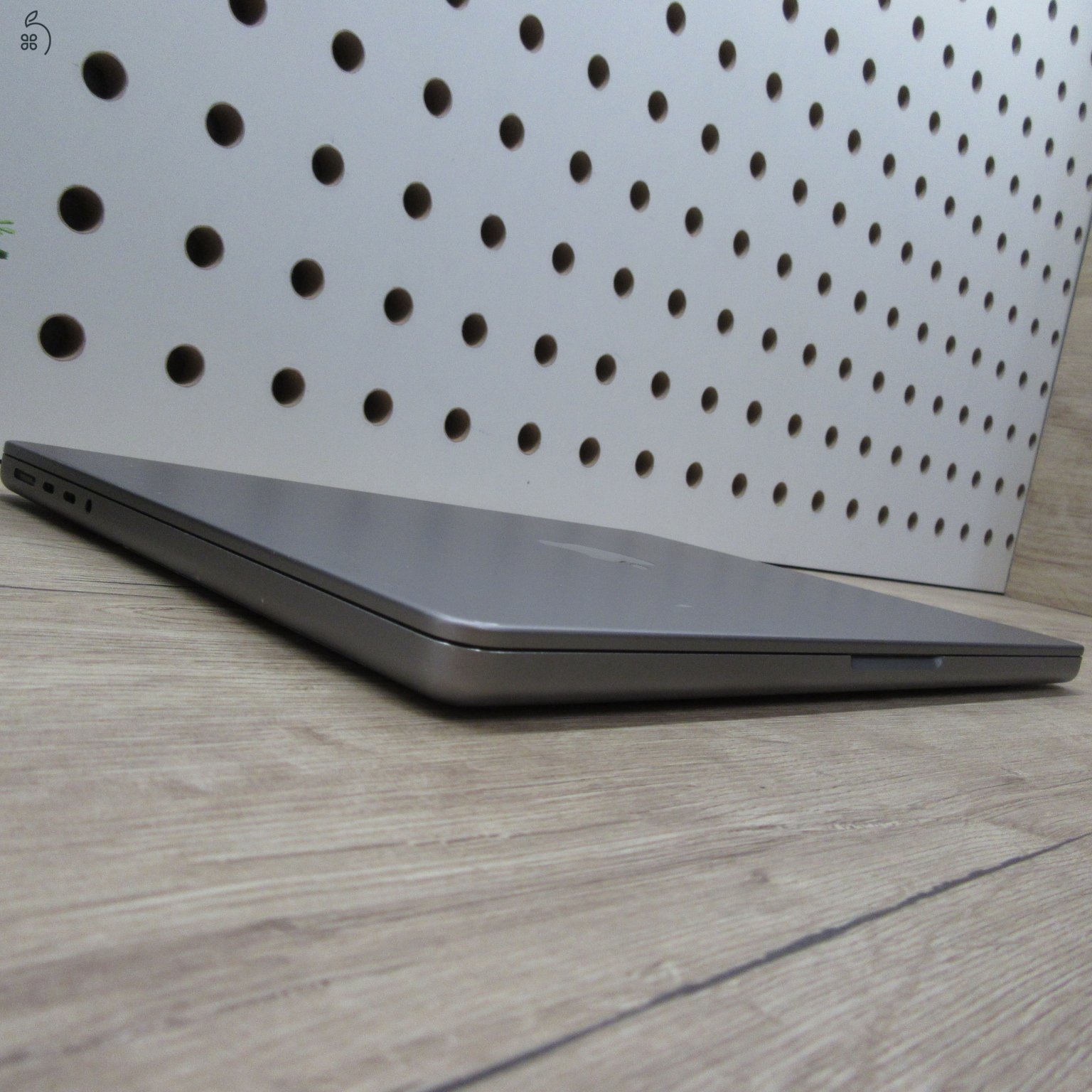 Apple MacBook Pro 14 M1 Max (2021) 32GB/1TB használt, megkímélt, akku 83%