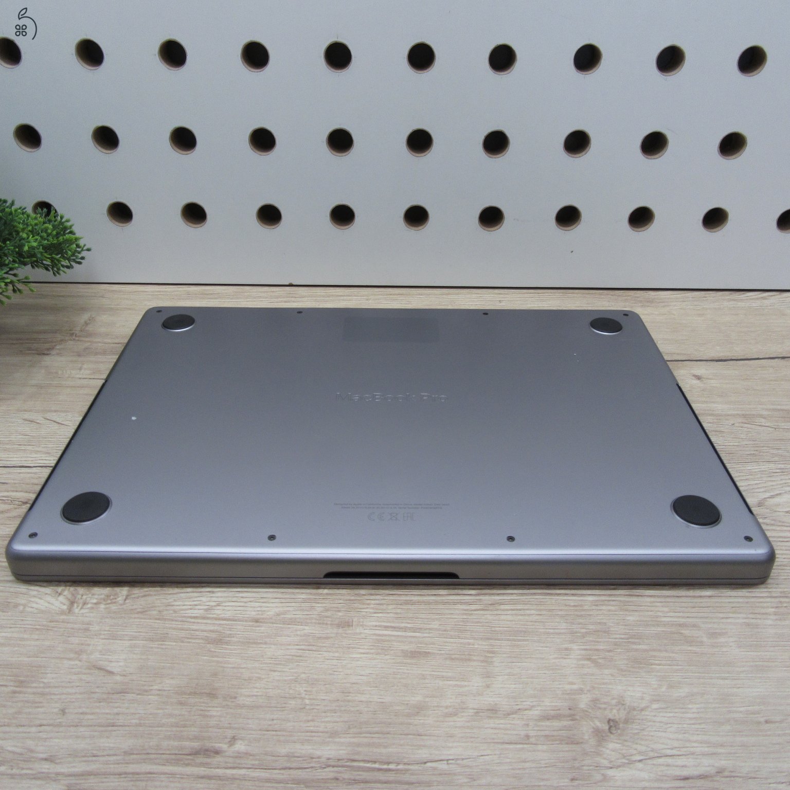 Apple MacBook Pro 14 M1 Max (2021) 32GB/1TB használt, megkímélt, akku 83%