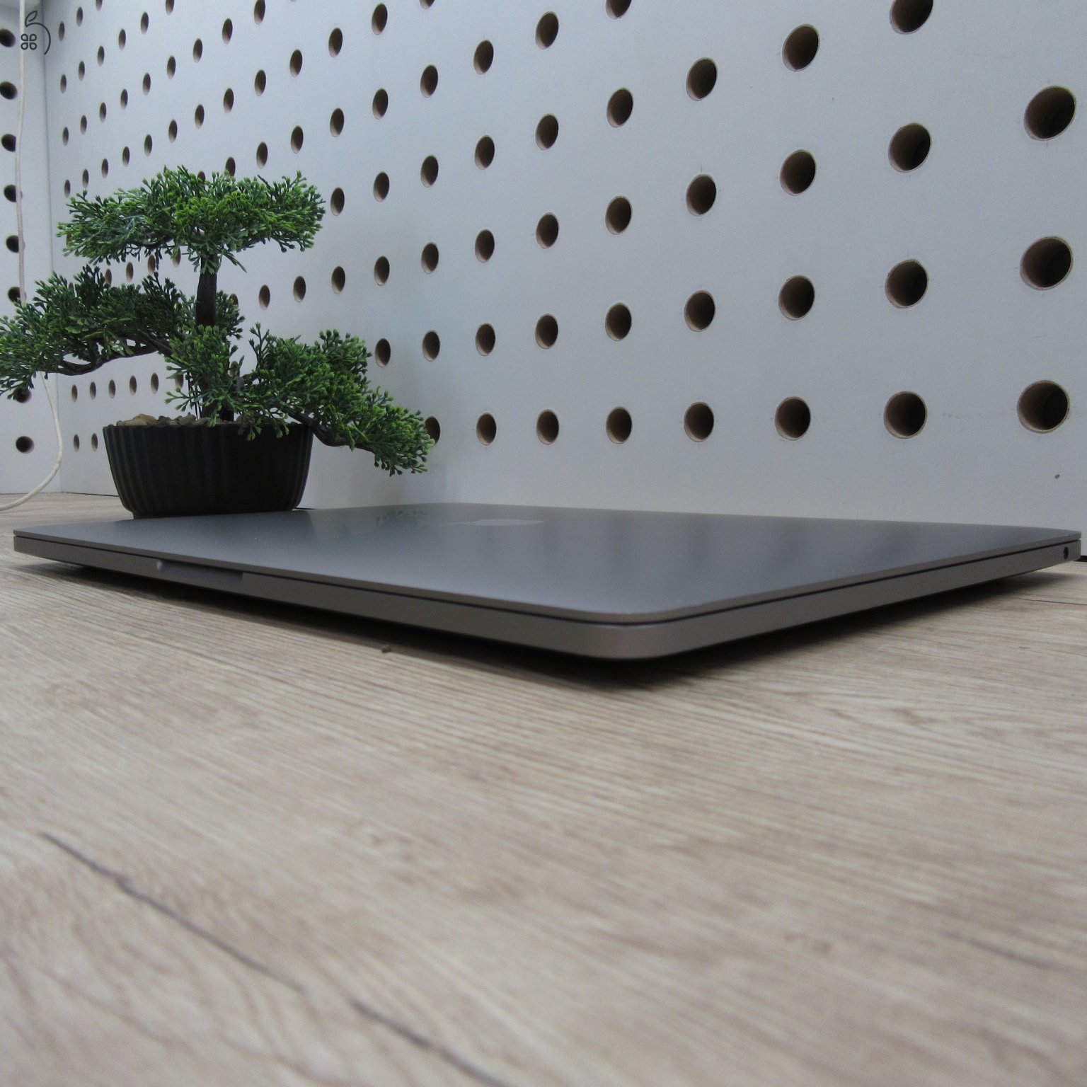 Apple MacBook Pro 13 M1 Touch Bar (2021) 16GB/1TB használt, karcmentes, akku 87%