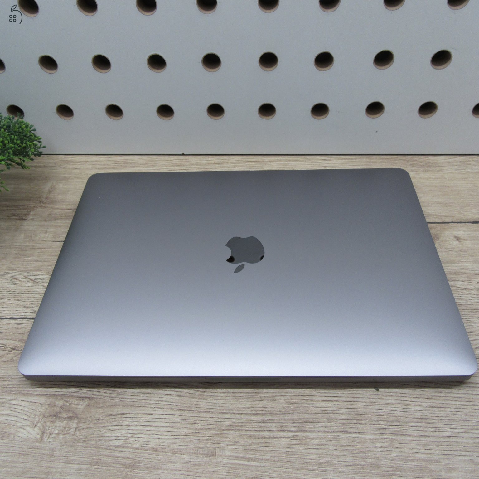Apple MacBook Pro 13 M1 Touch Bar (2021) 16GB/1TB használt, karcmentes, akku 87%