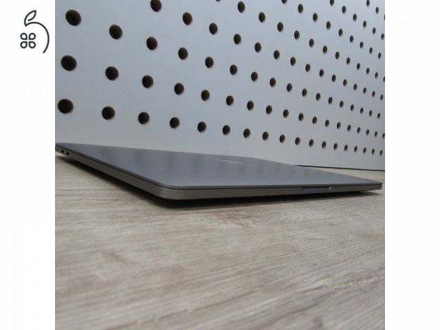 Apple MacBook Pro 13 M1 Touch Bar (2021) 16GB/1TB használt, karcmentes, akku 87%