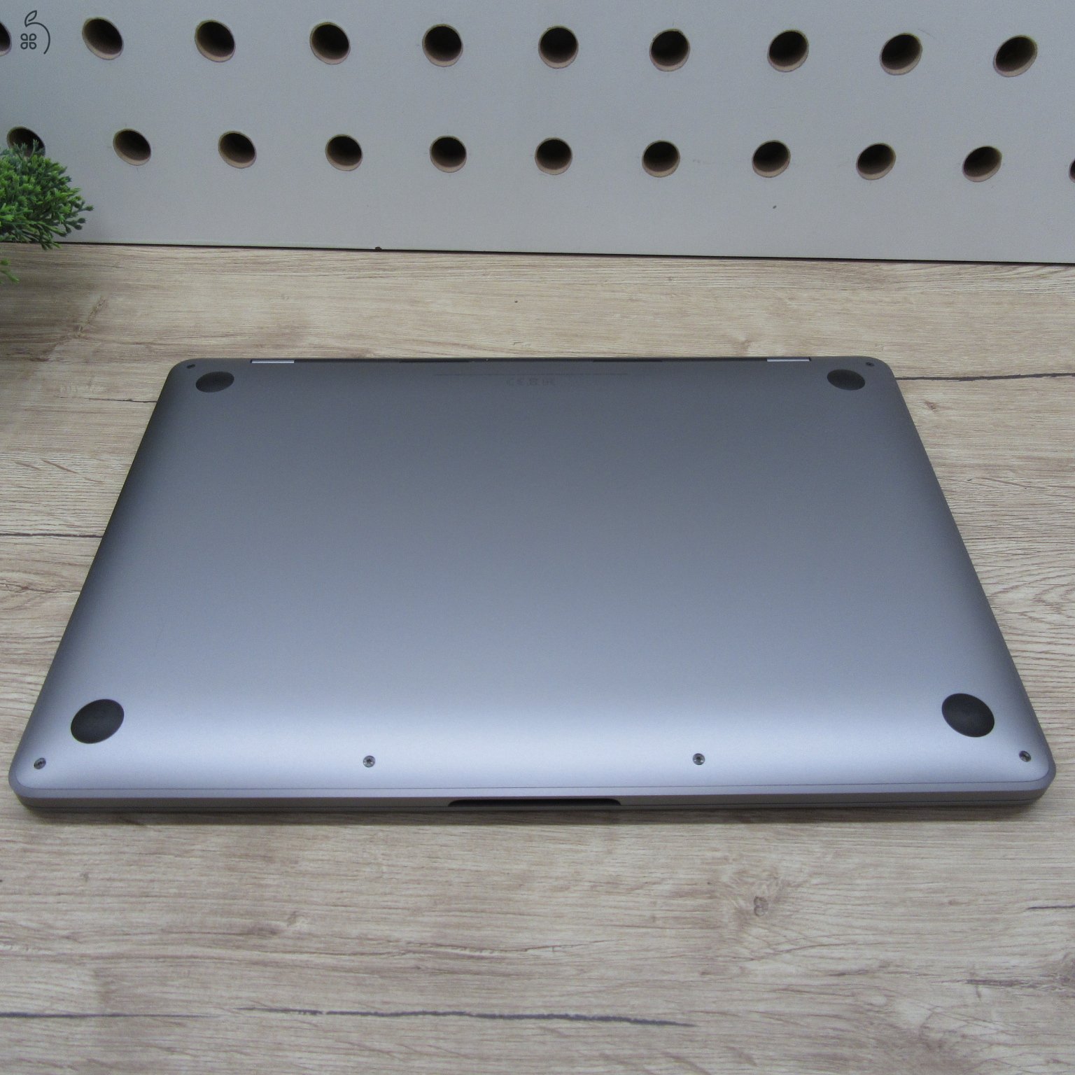 Apple MacBook Pro 13 M1 Touch Bar (2021) 16GB/1TB használt, karcmentes, akku 87%