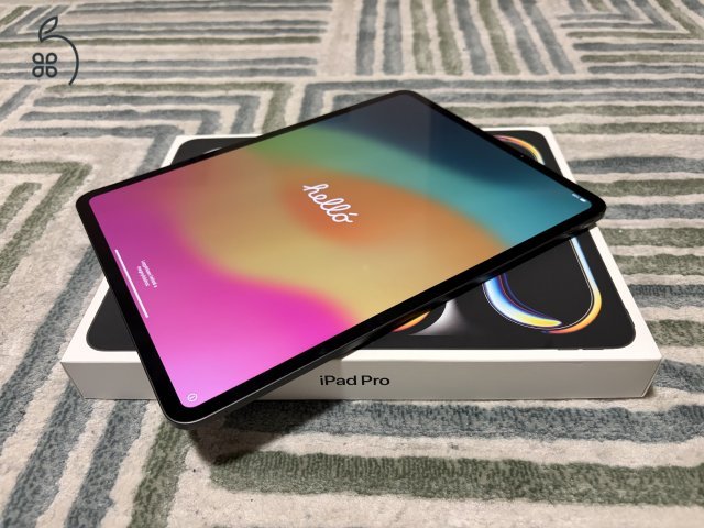 iPad PRO 13” M4 chip szinte új 512GB WIFI 100% akku + magic keyboard.