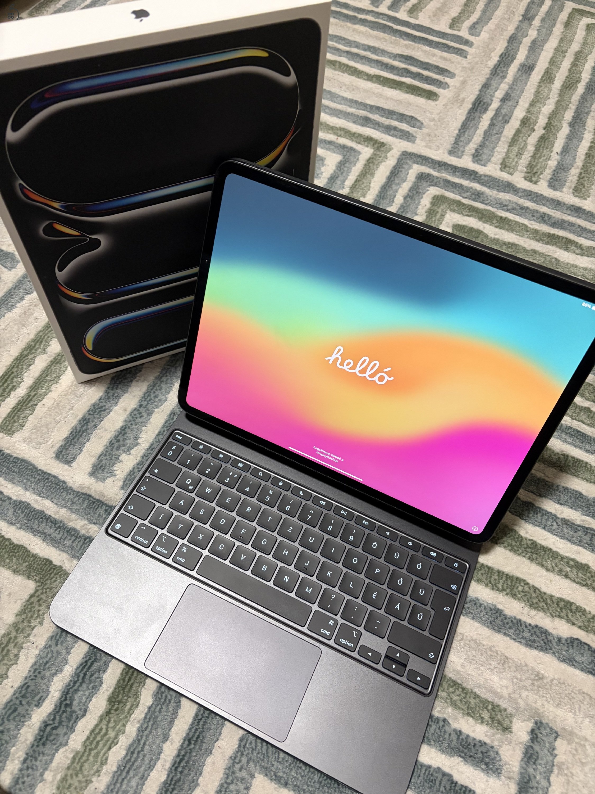 iPad PRO 13” M4 chip szinte új 512GB WIFI 100% akku + magic keyboard.