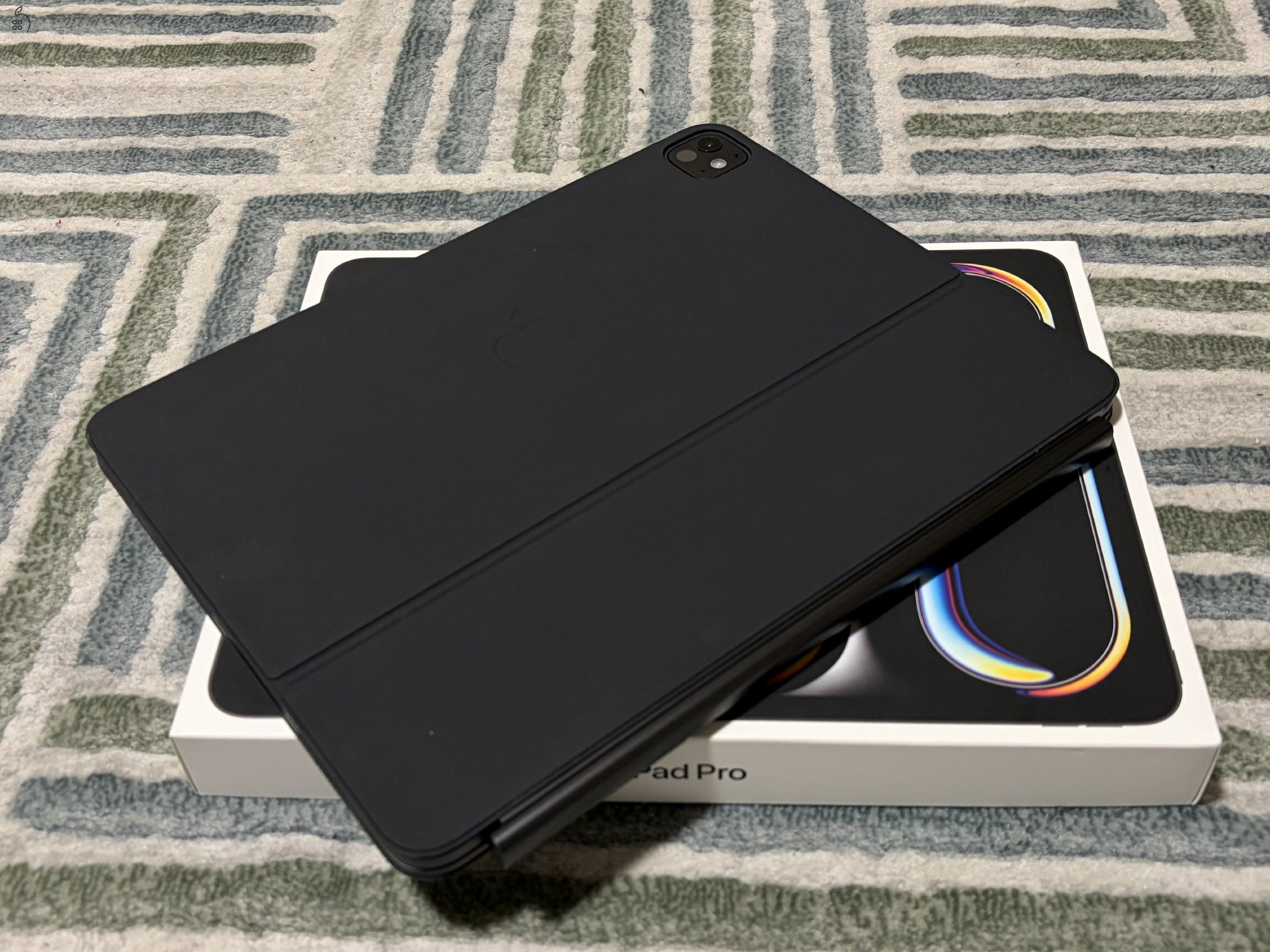 iPad PRO 13” M4 chip szinte új 512GB WIFI 100% akku + magic keyboard.