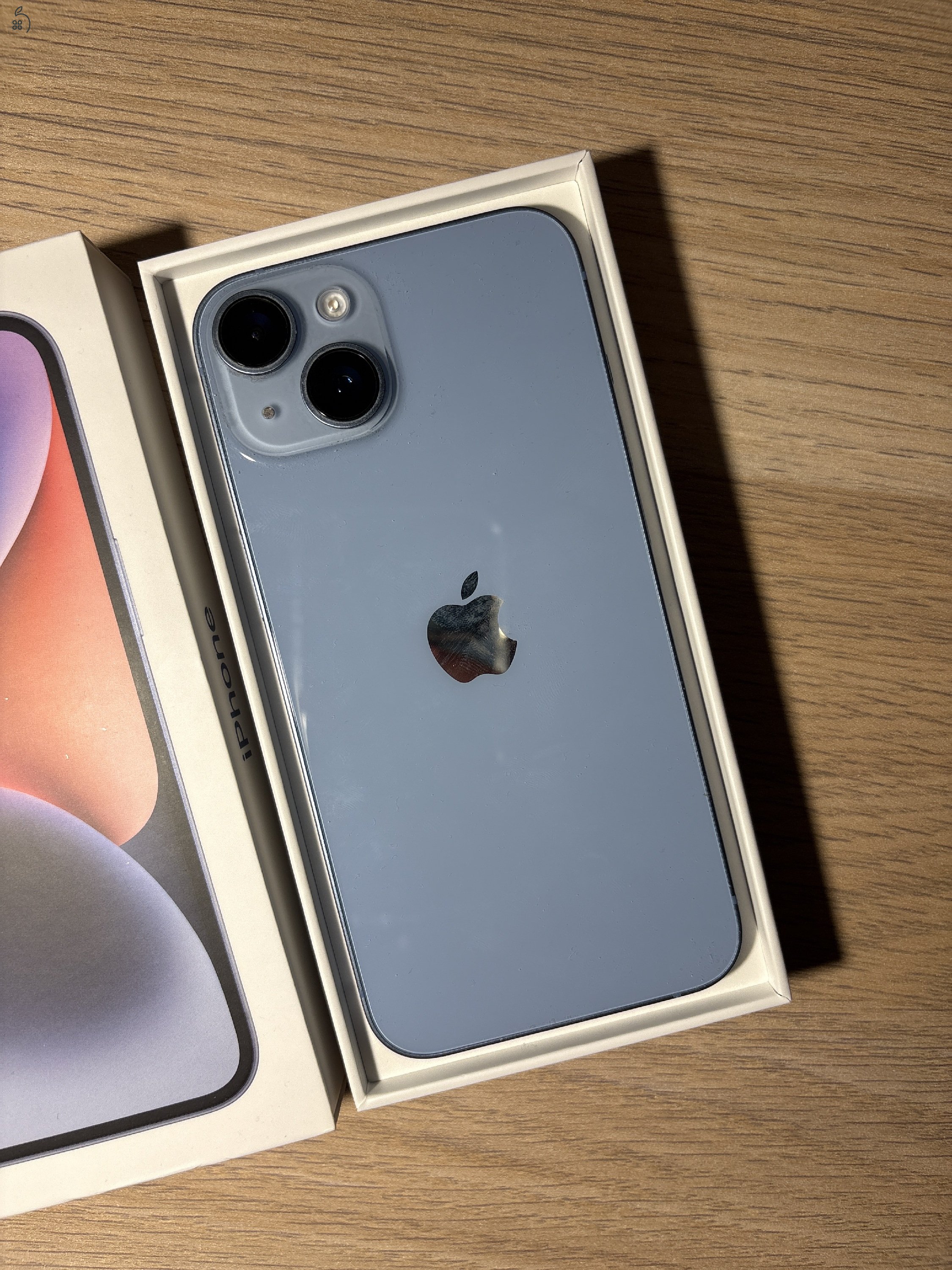 1,5 évet használt iPhone 14 telefon