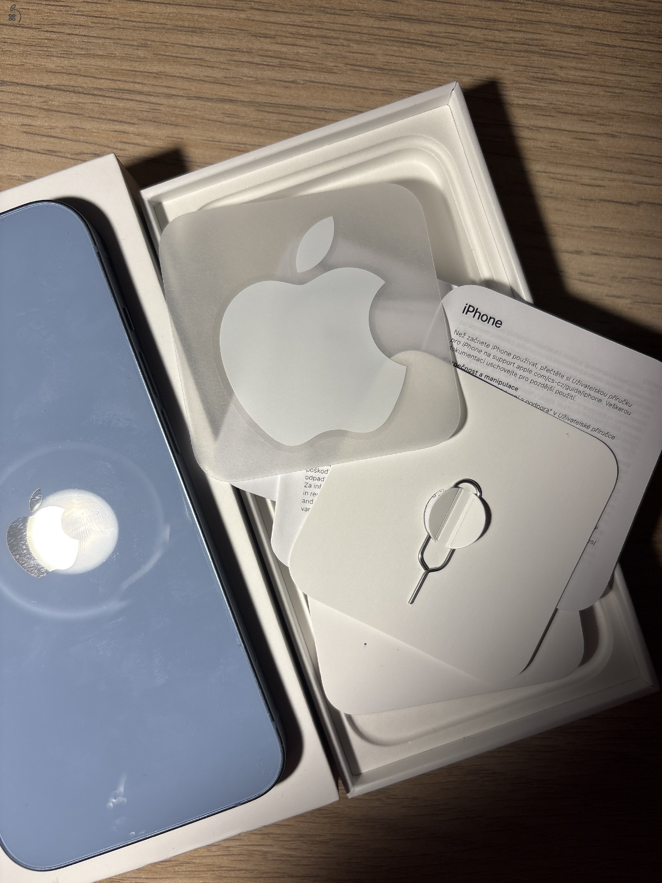 1,5 évet használt iPhone 14 telefon