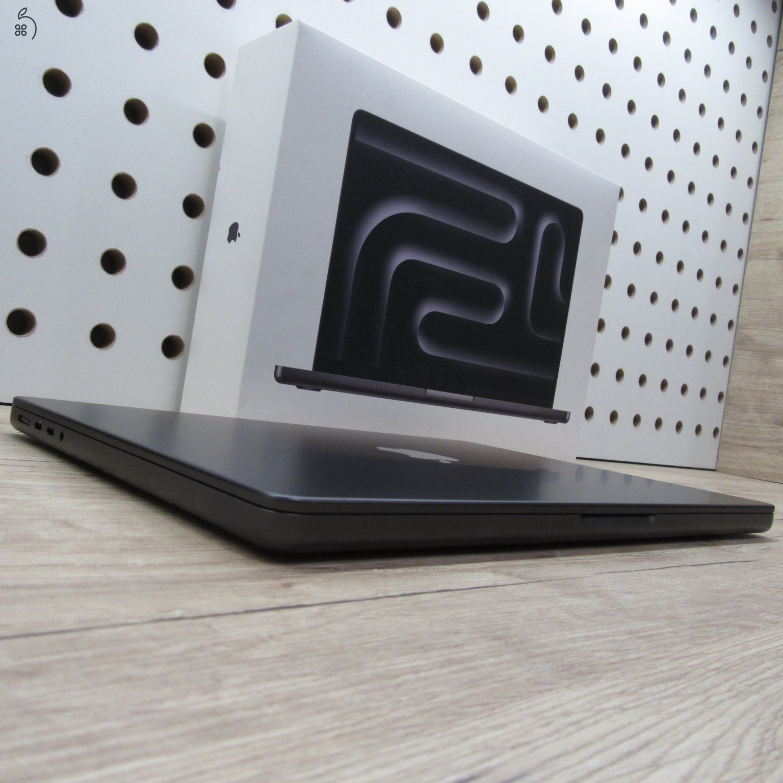 Apple MacBook Pro 14 (2024) 16GB / 512GB – használt, karcmentes – 100% akku