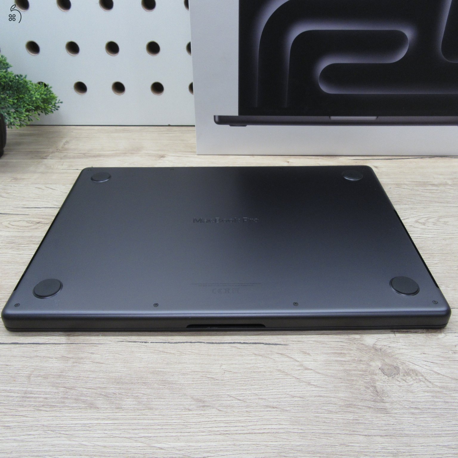 Apple MacBook Pro 14 (2024) 16GB / 512GB – használt, karcmentes – 100% akku