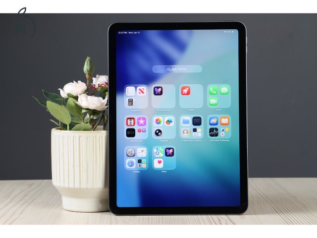 Apple iPad Air 5th. M1 64GB Space Gray Wifi A US-7591