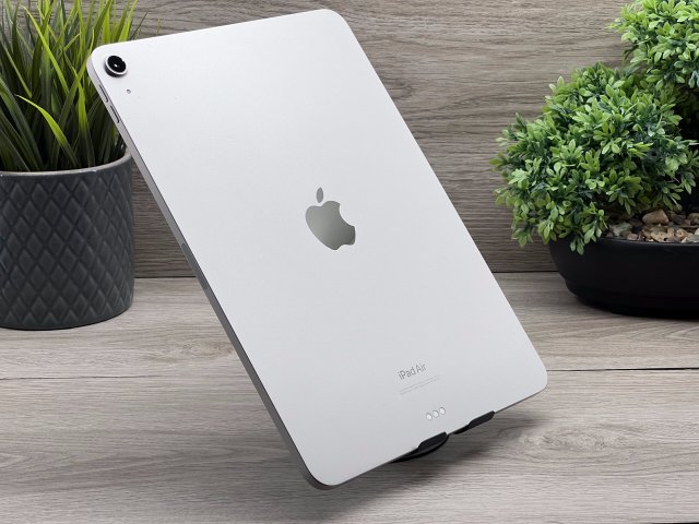 Hibátlan iPad Air 5th Starlight  M1 256GB 2 ÉV Garanciával Számlával 94% Akku