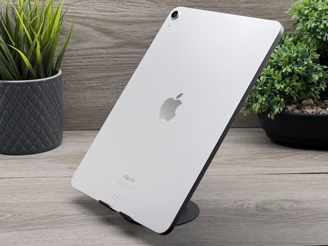 Hibátlan iPad Air 5th Starlight  M1 256GB 2 ÉV Garanciával Számlával 94% Akku