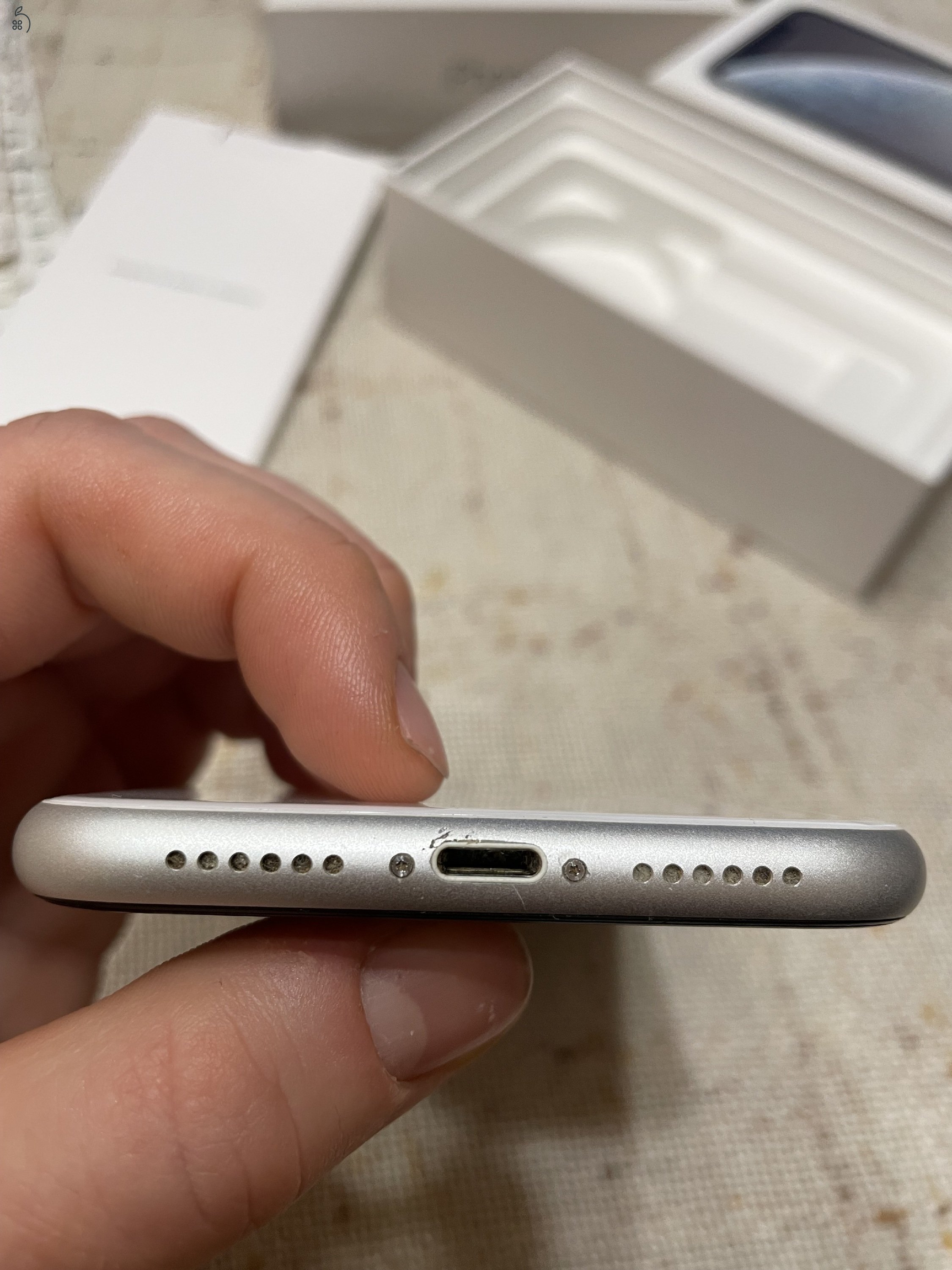 Eladó iphone XR 64 GB fehér, akku: 88%