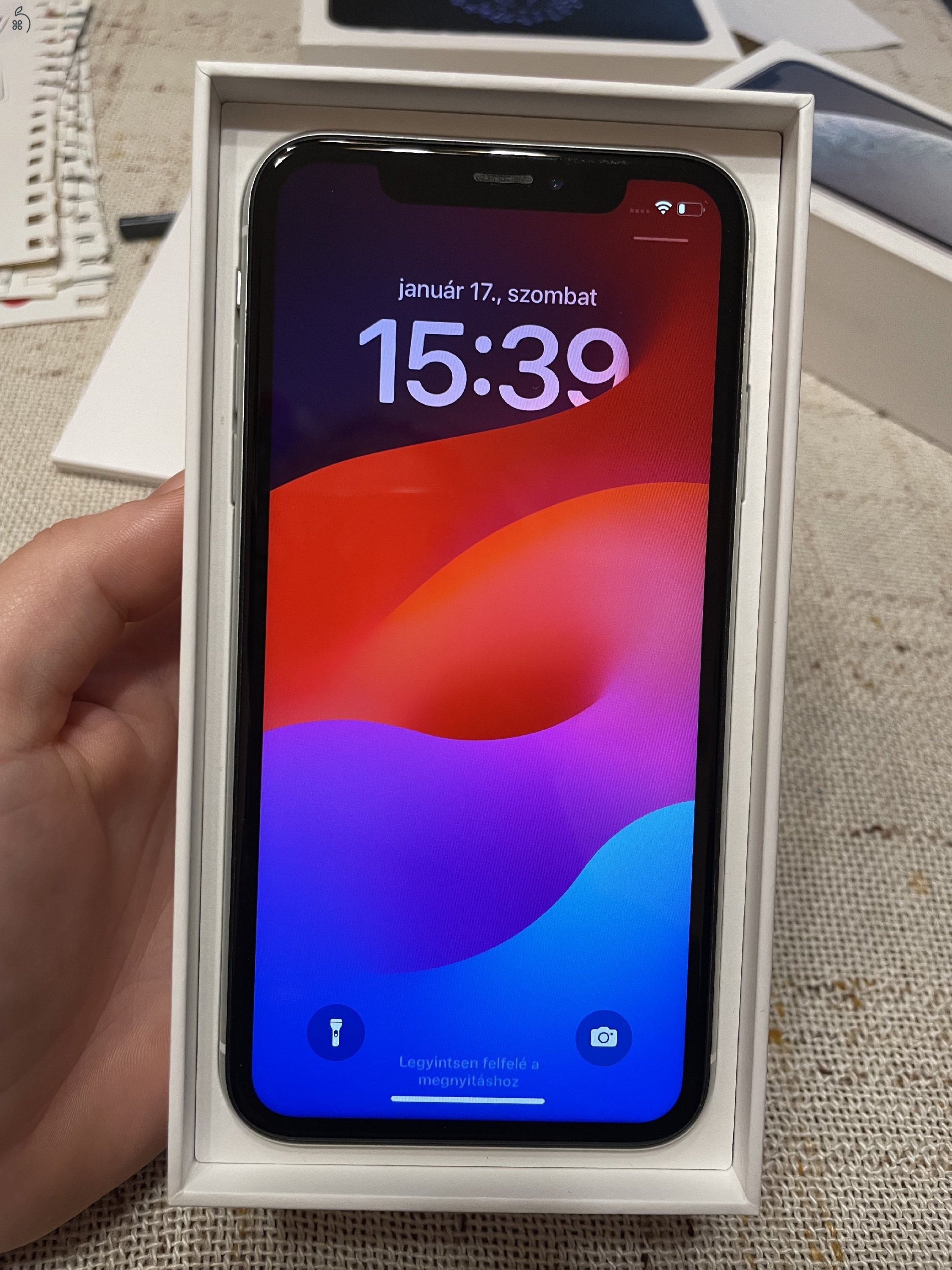 Eladó iphone XR 64 GB fehér, akku: 88%