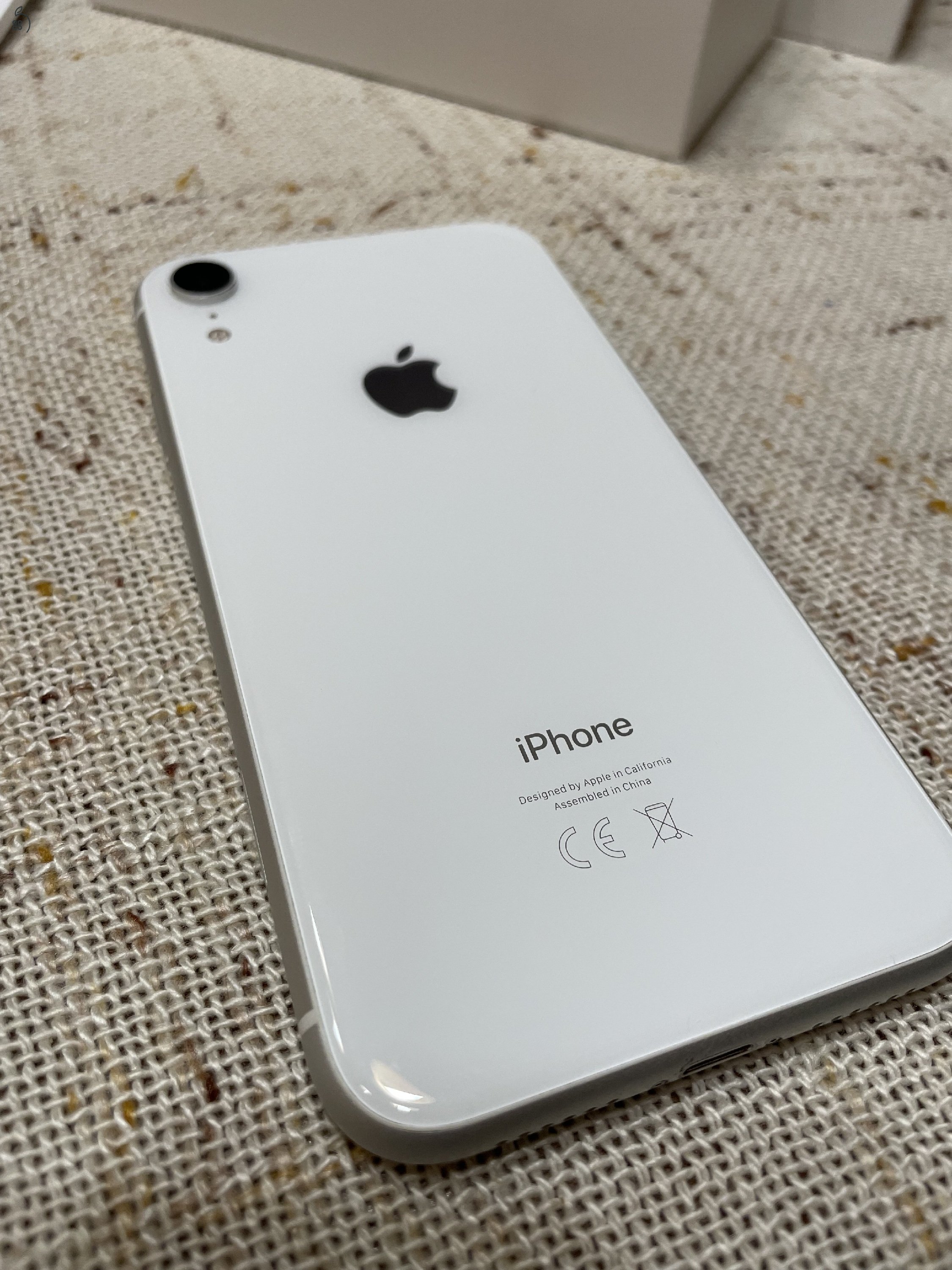 Eladó iphone XR 64 GB fehér, akku: 88%