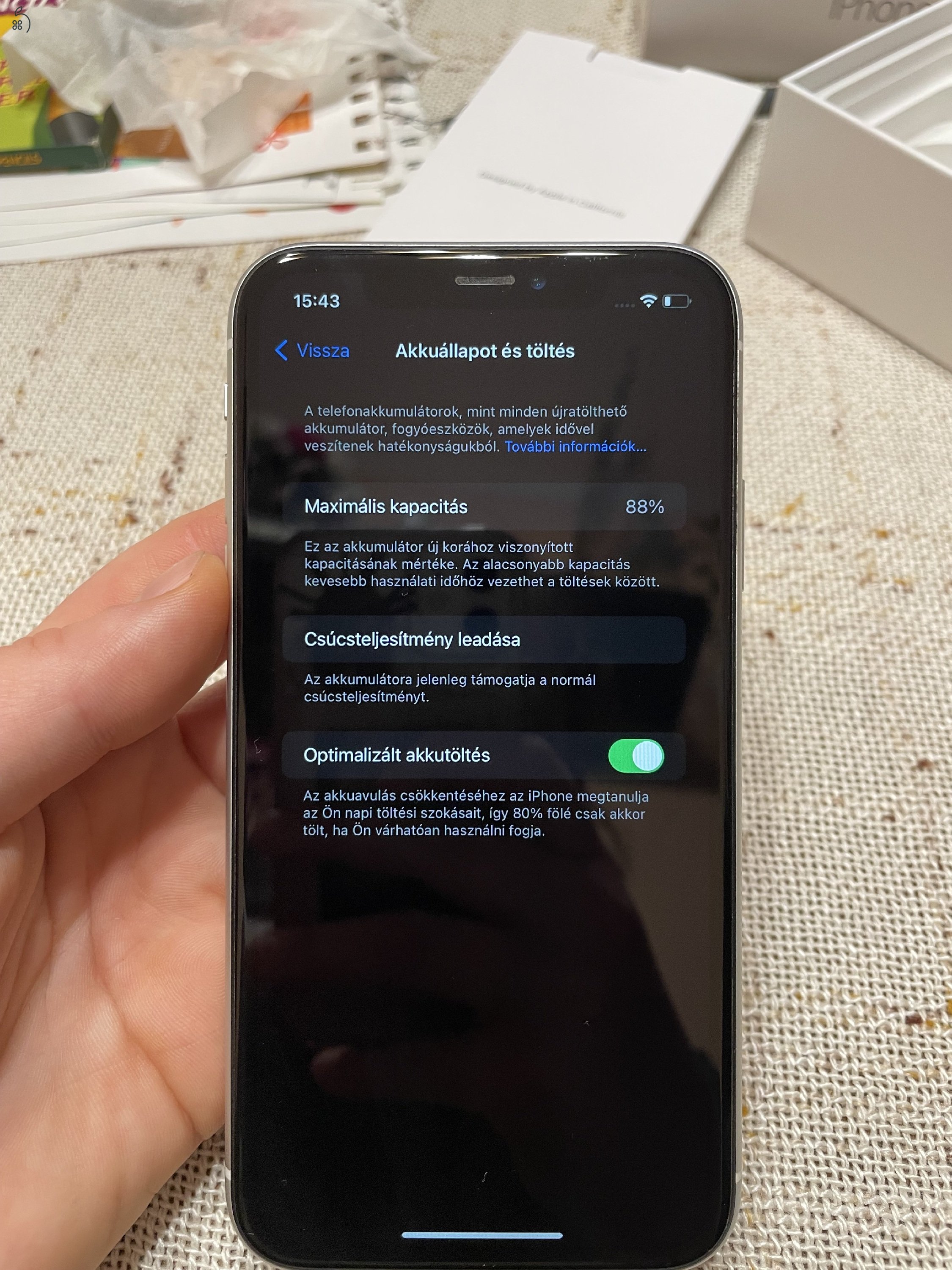 Eladó iphone XR 64 GB fehér, akku: 88%