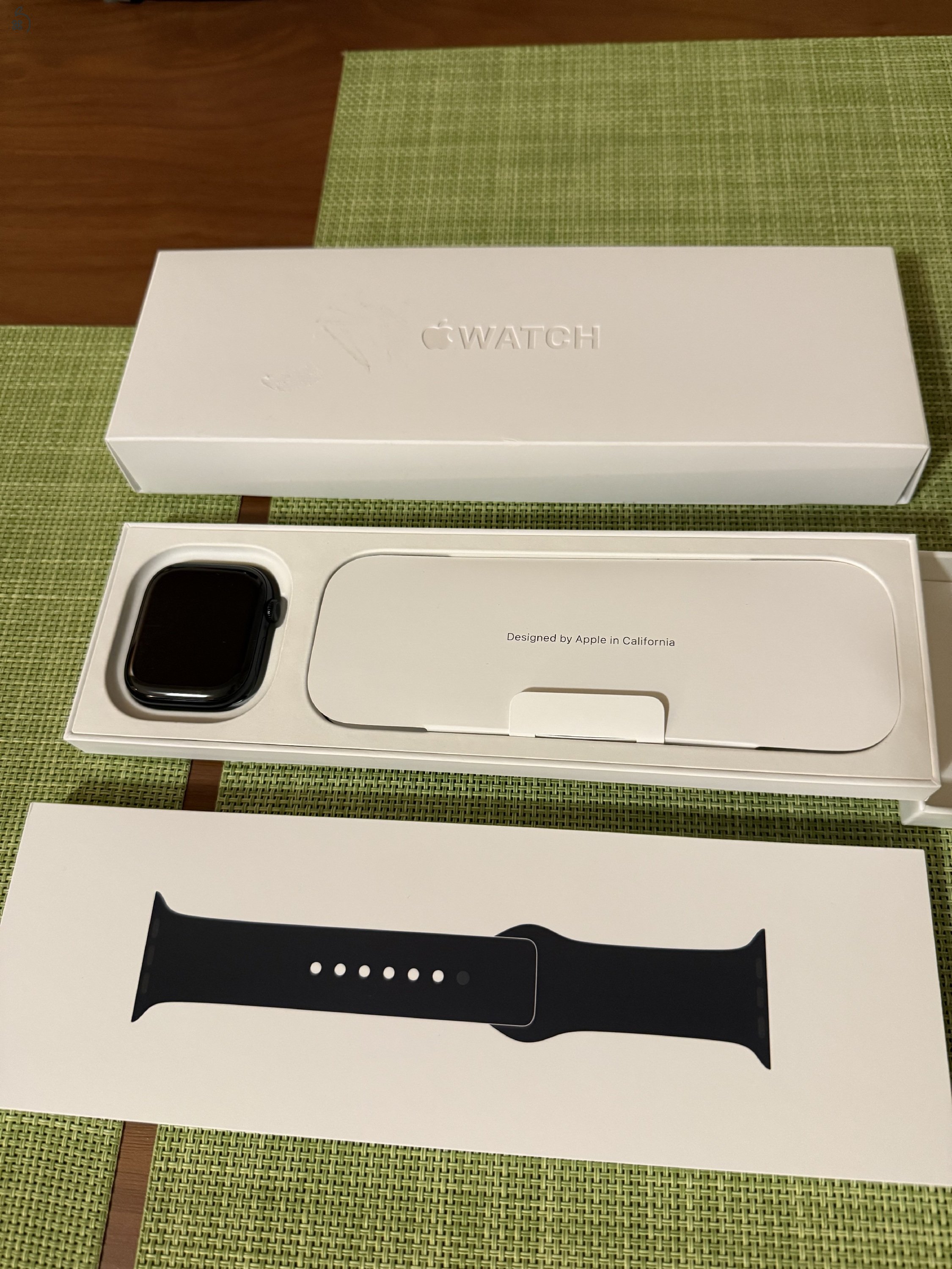 Apple Watch Series 11 46 mm fekete - teljesen új, aktiválatlan, garanciás 2027.12.16-ig
