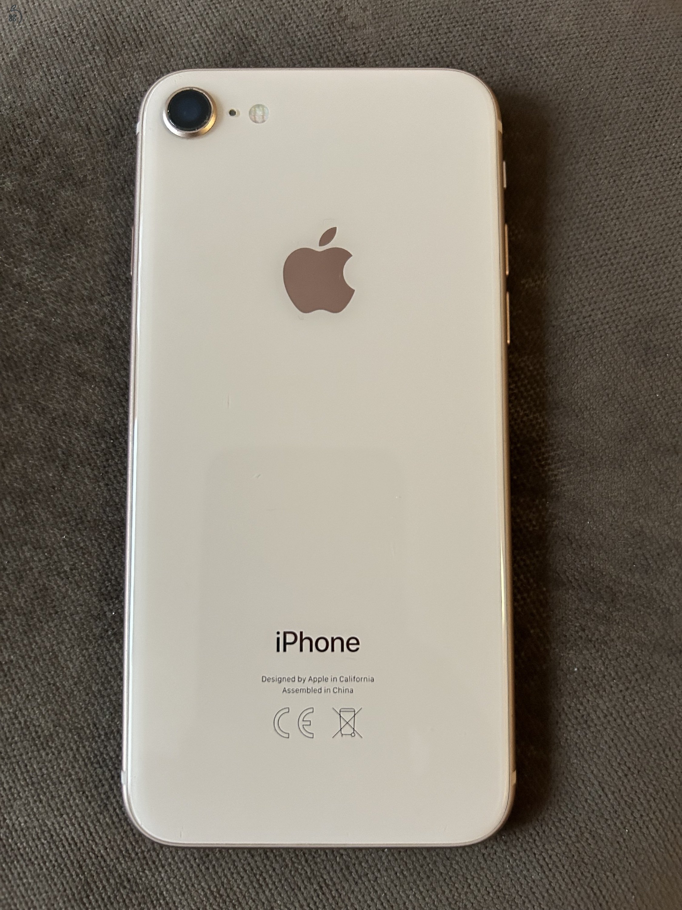 Hibás iPhone 8 rose gold alkatrésznek