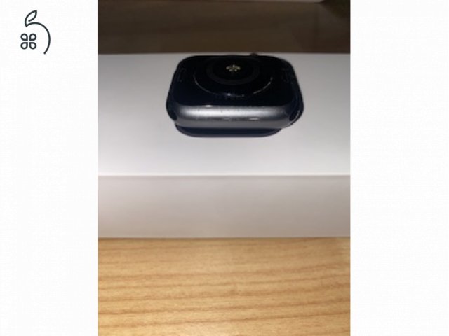 Eladó, használt— Apple Watch Series 5–Space Gray Aluminium Case, Black Sports Band—44MM