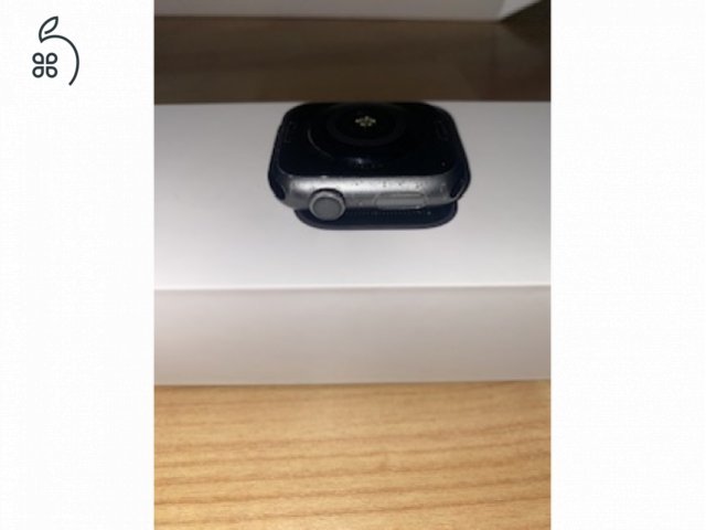 Eladó, használt— Apple Watch Series 5–Space Gray Aluminium Case, Black Sports Band—44MM