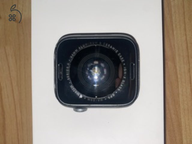 Eladó, használt— Apple Watch Series 5–Space Gray Aluminium Case, Black Sports Band—44MM