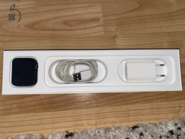 Eladó, használt— Apple Watch Series 5–Space Gray Aluminium Case, Black Sports Band—44MM