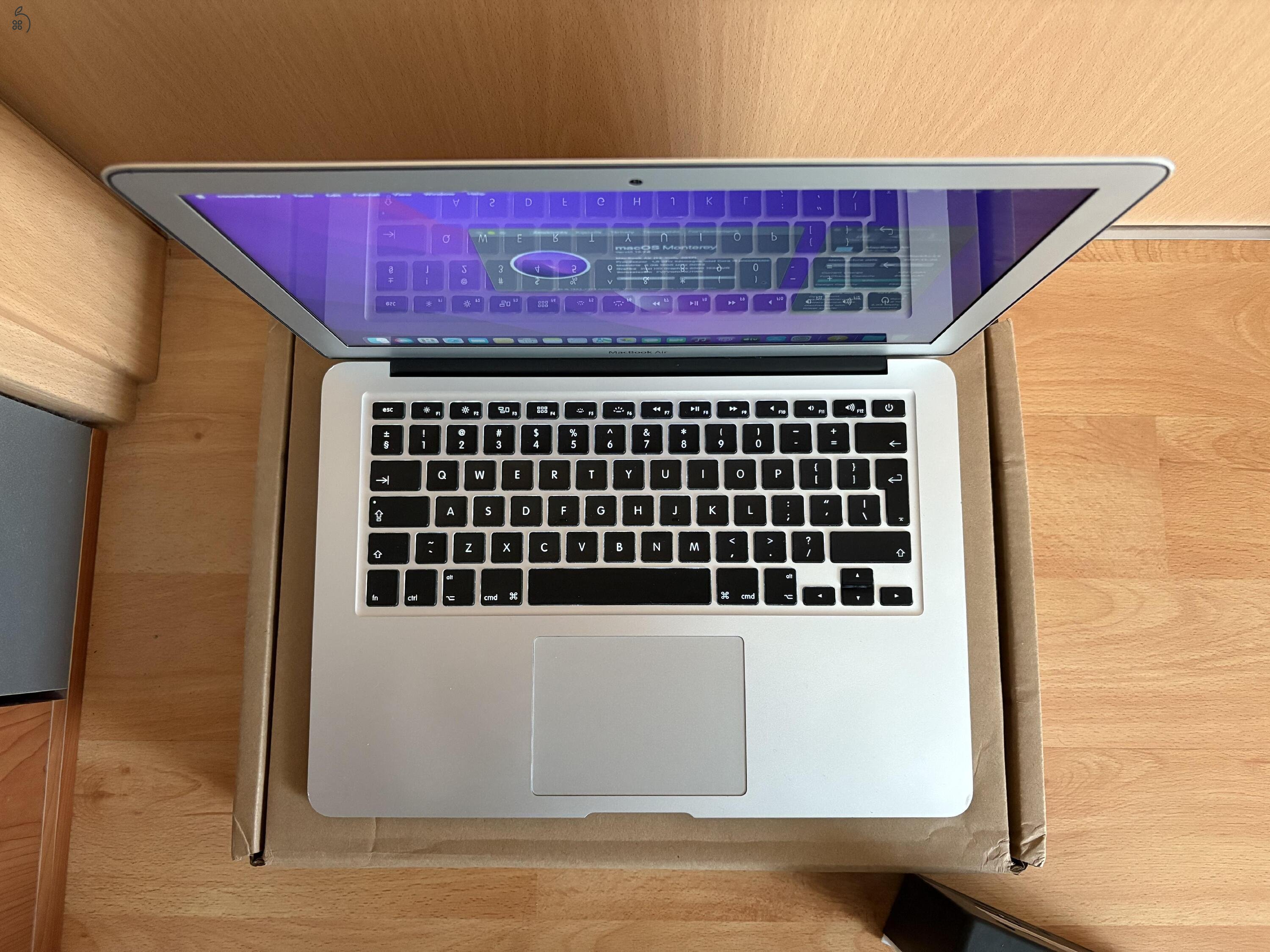 2017 MacBook Air 13 / i5 / 8GB / 128GB SSD / Új Aksival Eladó !