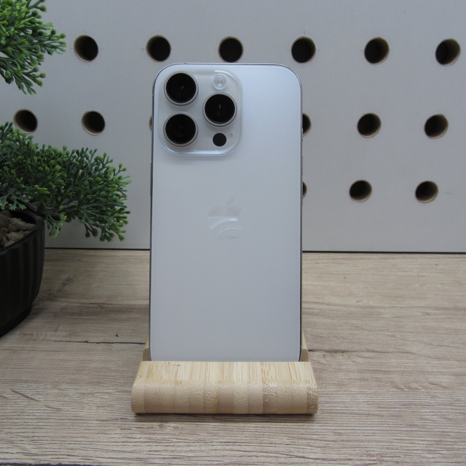 Apple iPhone 16 Pro 128GB White használt, megkímélt, 92% akku, 6 hónap garancia