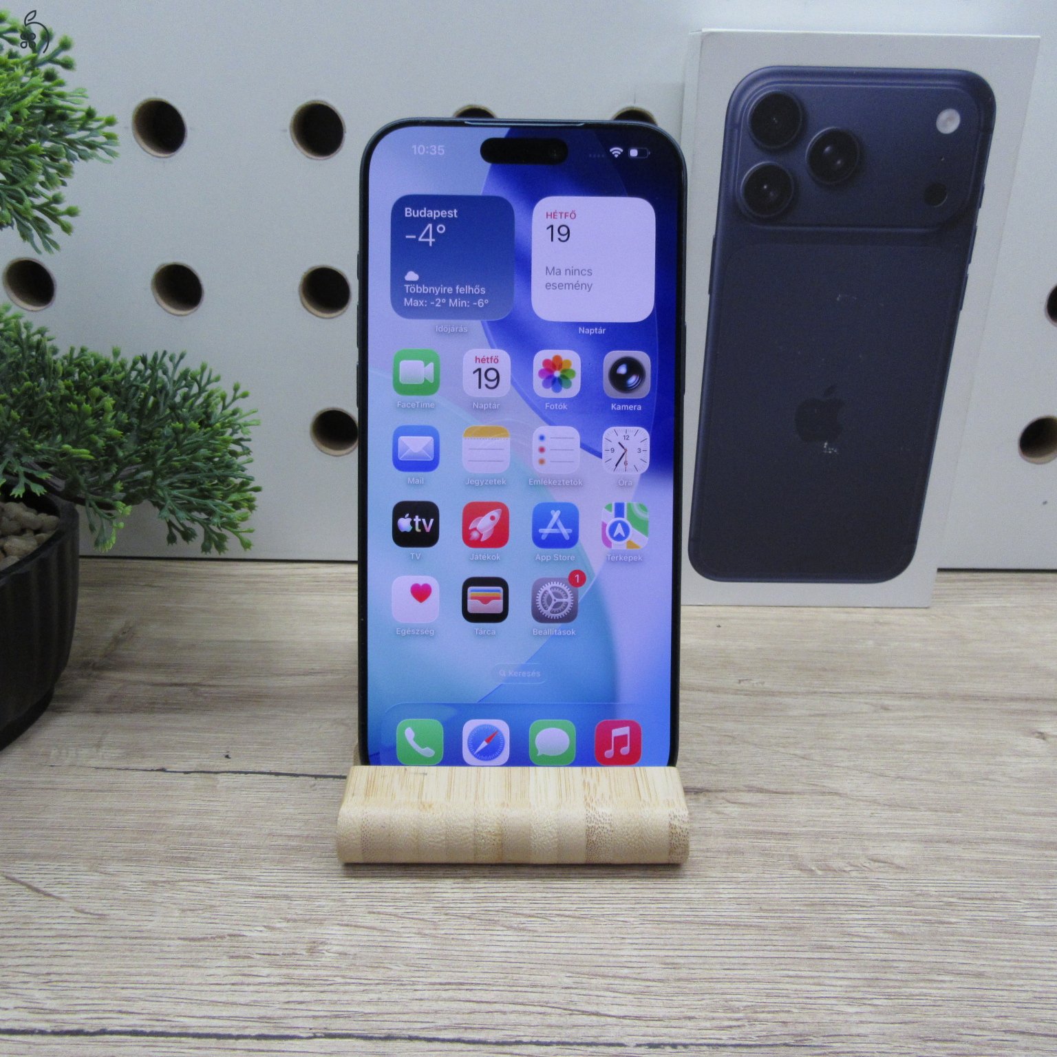 Apple iPhone 17 Pro Max 256GB Deep Blue használt, karcmentes, 100% akku, garancia 2026-09-28-ig