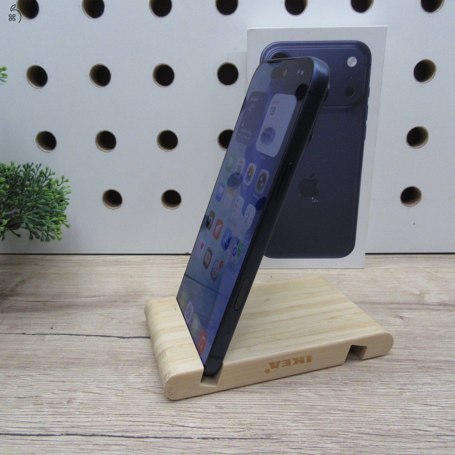 Apple iPhone 17 Pro Max 256GB Deep Blue használt, karcmentes, 100% akku, garancia 2026-09-28-ig