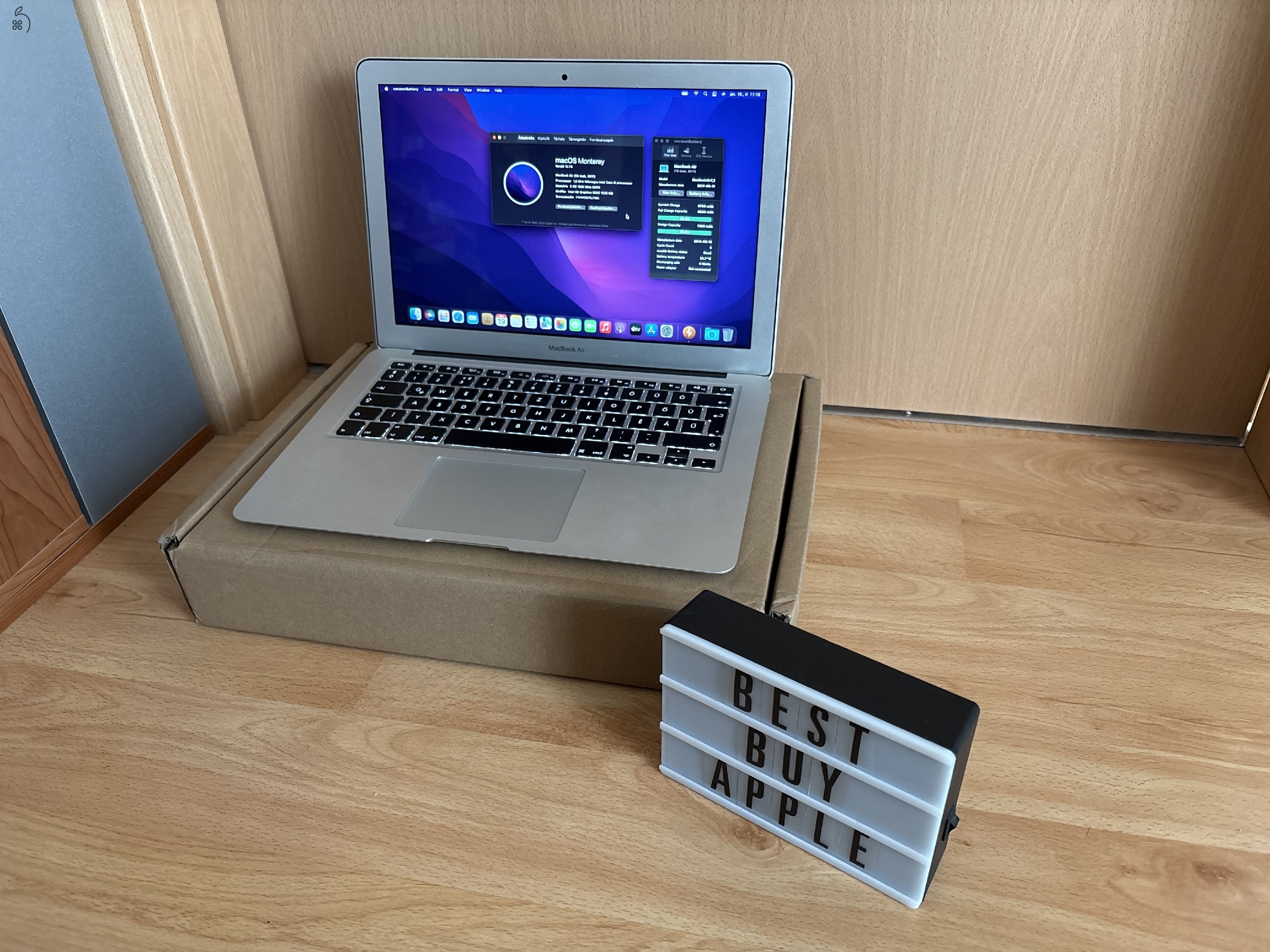 2017 MacBook Air 13 / i5 / 8GB / 128GB SSD / Magyar / Új Aksival Eladó ! ! !