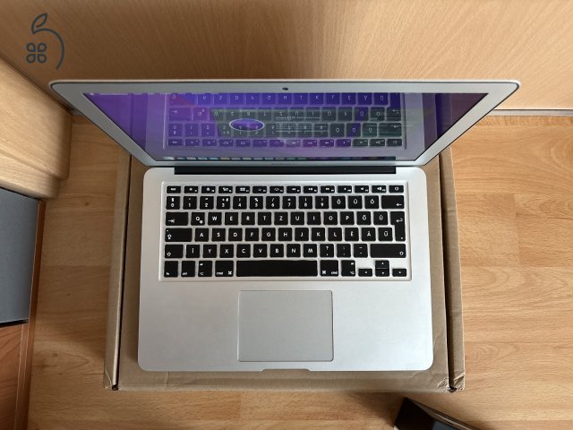 2017 MacBook Air 13 / i5 / 8GB / 128GB SSD / Magyar / Új Aksival Eladó ! ! !