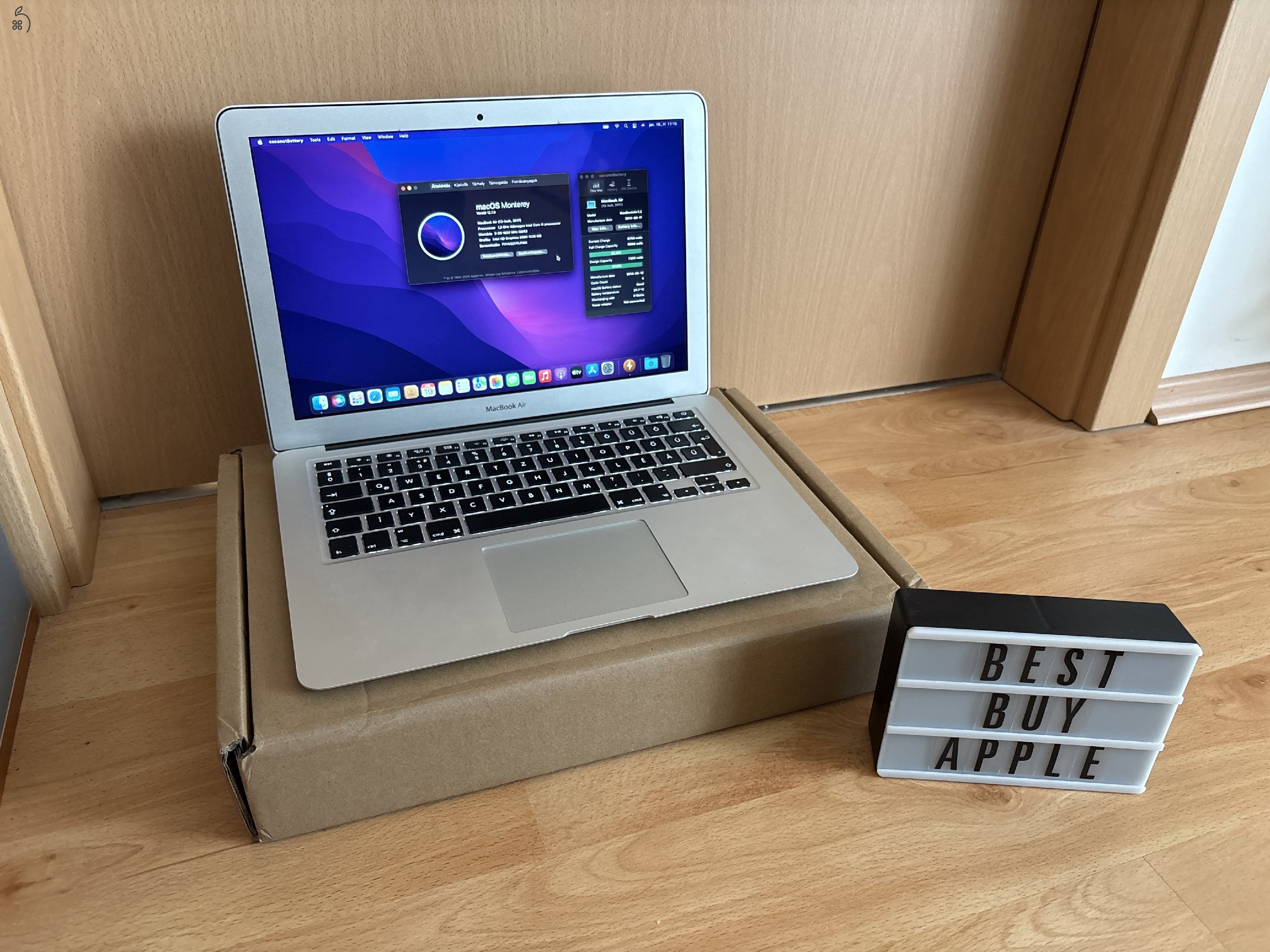 2017 MacBook Air 13 / i5 / 8GB / 128GB SSD / Magyar / Új Aksival Eladó ! ! !