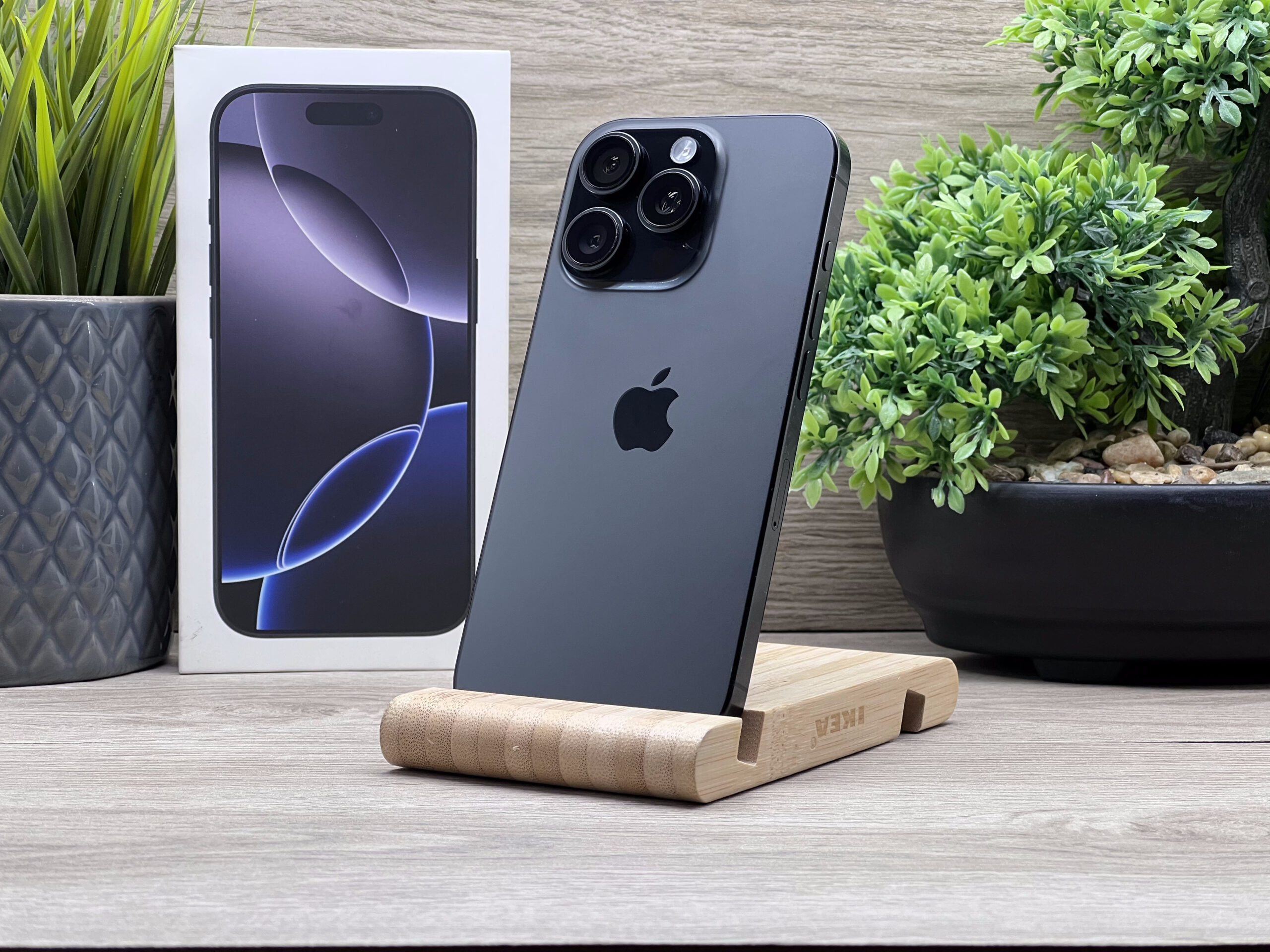 iPhone 16 Pro Black Titanium 256GB 2 ÉV Garanciával Számlával 93% Akku