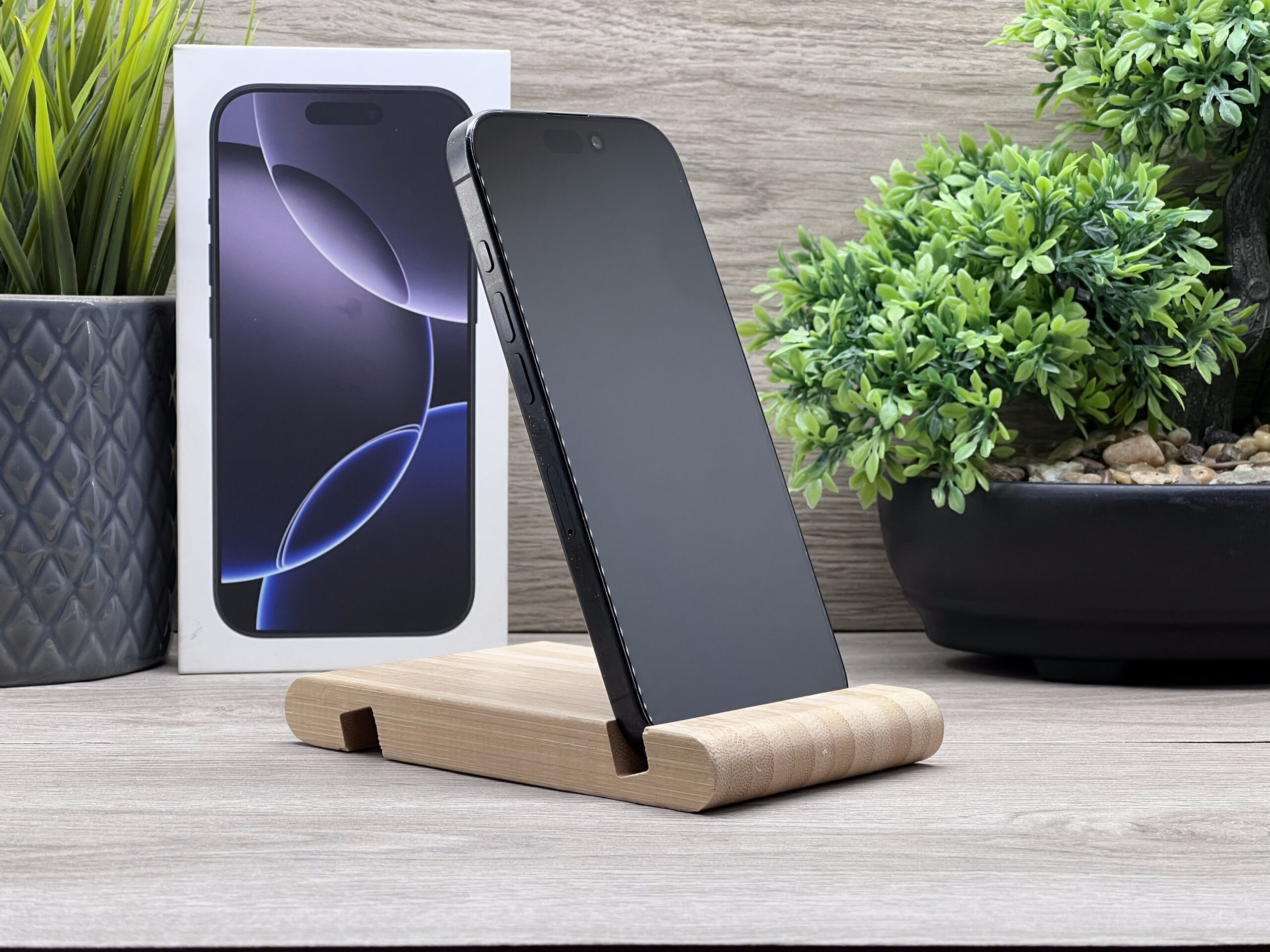 iPhone 16 Pro Black Titanium 256GB 2 ÉV Garanciával Számlával 93% Akku