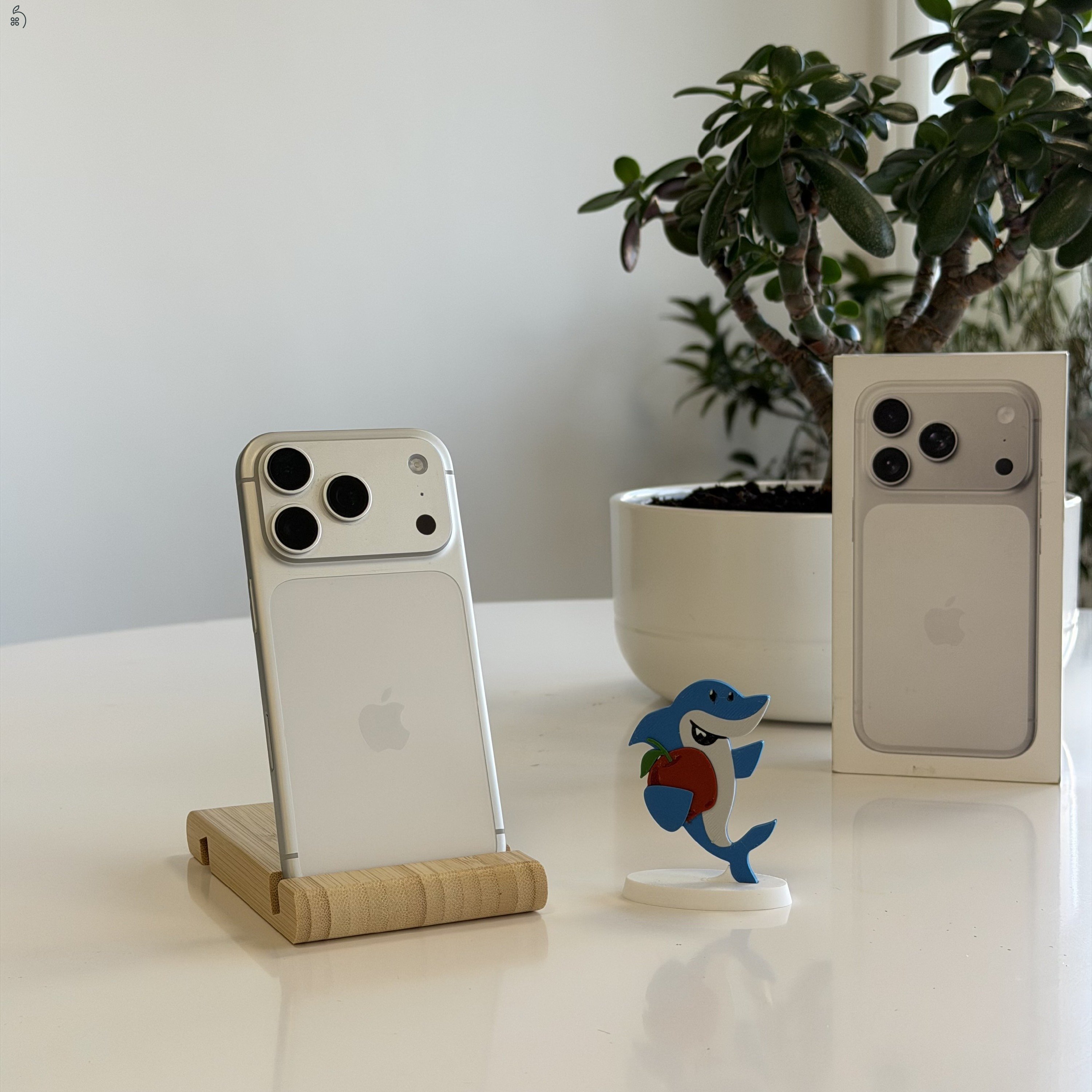 HIBÁTLAN iPhone 17 Pro 256GB Silver -1 ÉV GARANCIA - Kártyafüggetlen, MS4464, 100% Akkumulátor