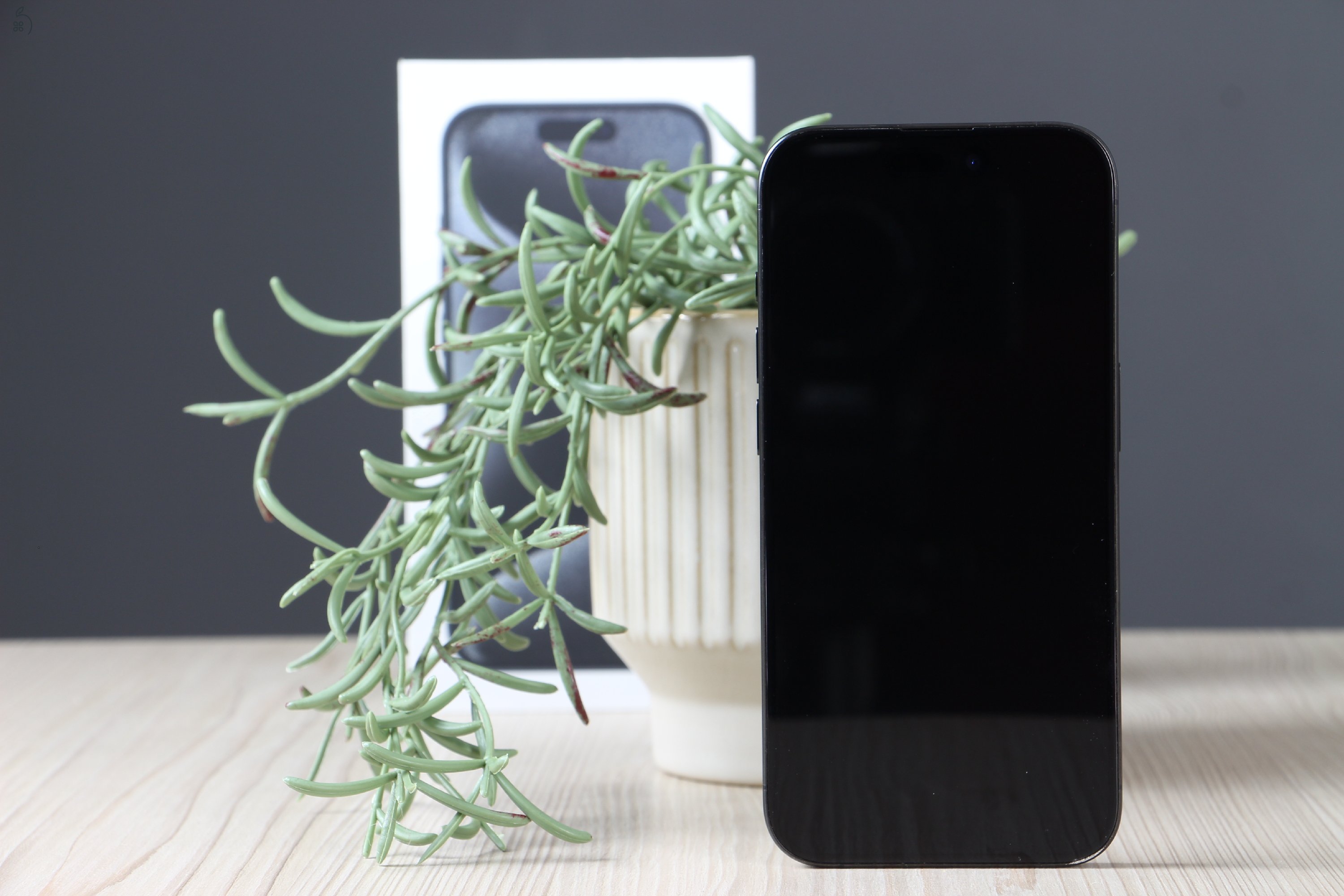 Apple iPhone 15 Pro 128GB asztrofekete C+ US-7628