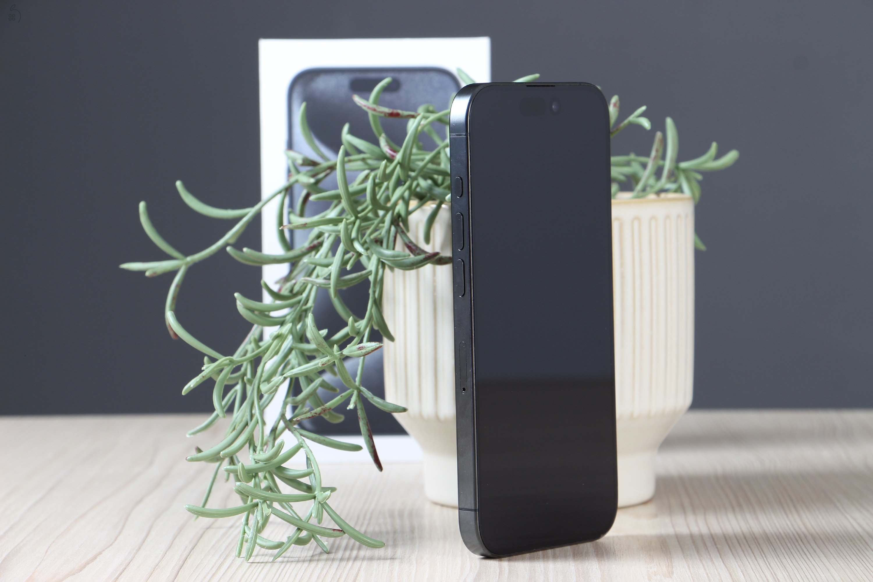 Apple iPhone 15 Pro 128GB asztrofekete C+ US-7628